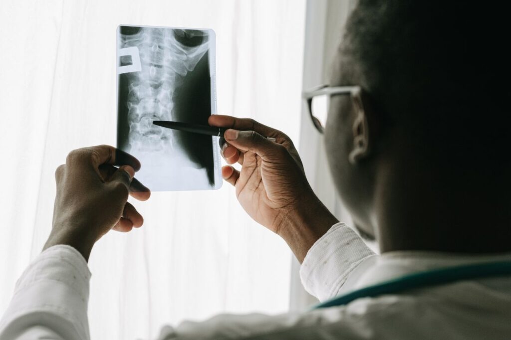 Infiltrații spinale şi alte tratamente moderne fara chirurgie: alternative minim invazive la operația de coloană